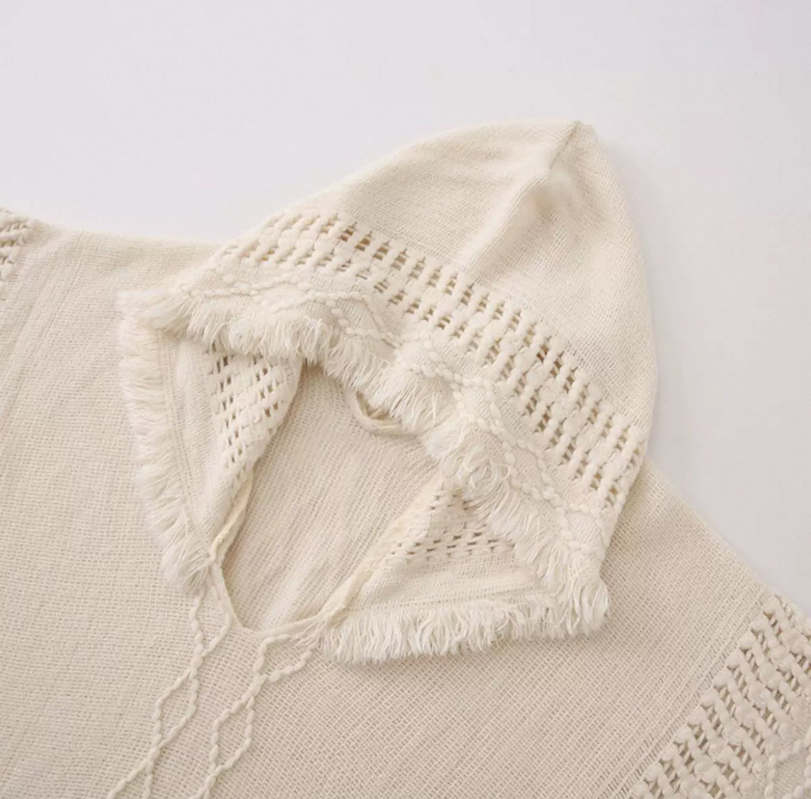 Hooded Knit Poncho Shawl with Fringe Boho Cape Wrap Scarf Cozy Fall Winter Outerwear for Women