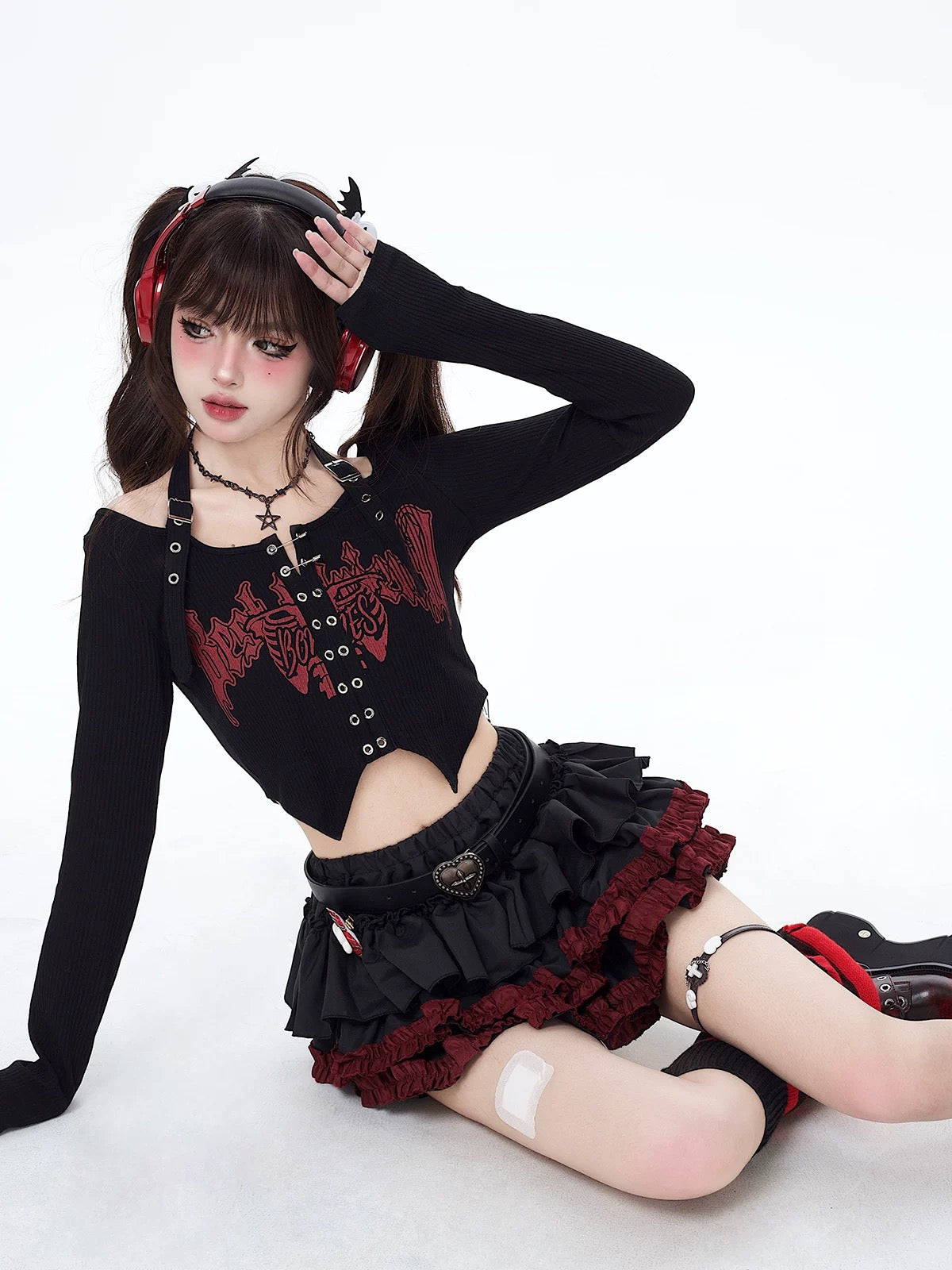 Harajuku-style tiered mini skirt with heart buckle and teddy bear pin