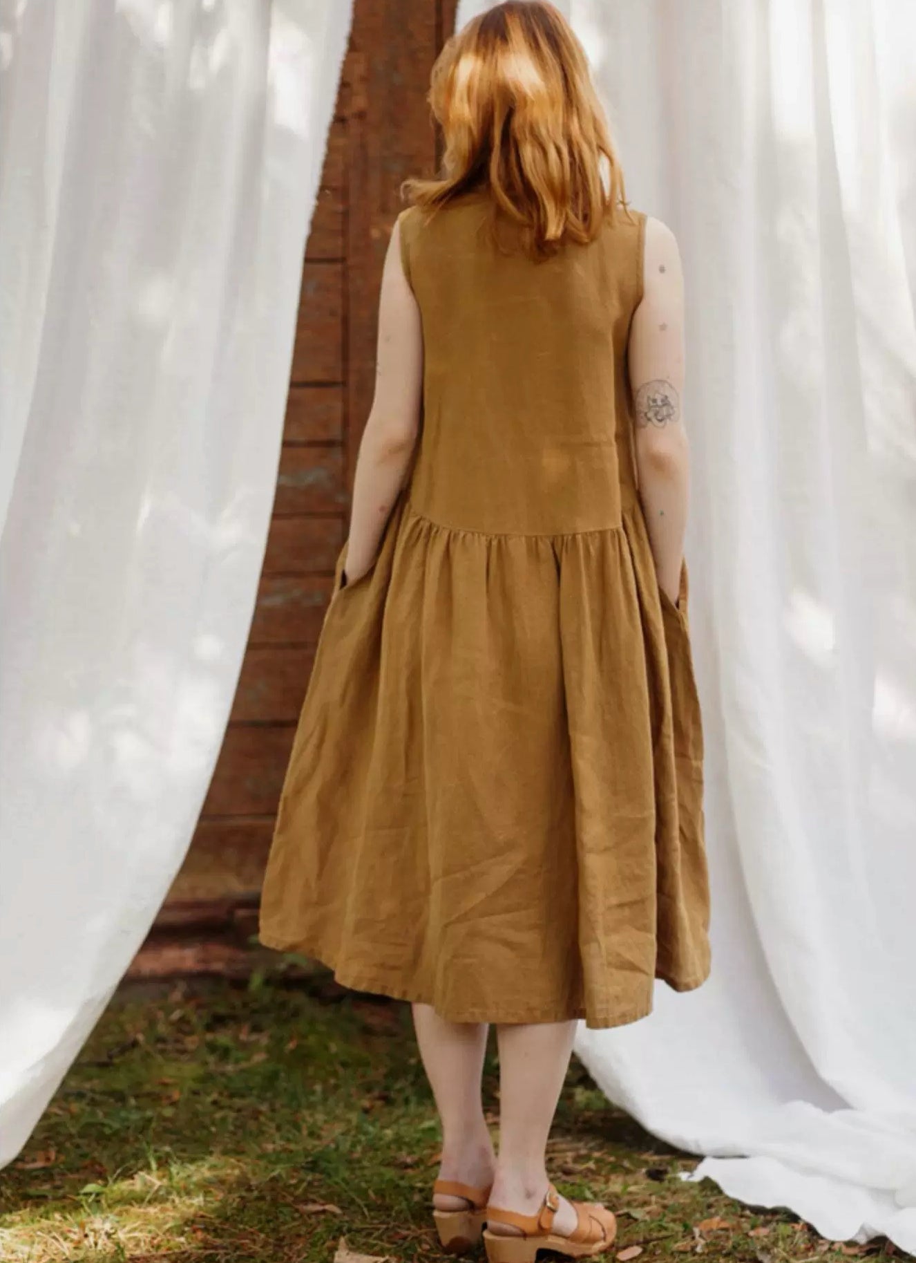 2025 Summer 100% Linen Sleeveless Dress V-Neck Loose Midi Sundress with Coconut Buttons